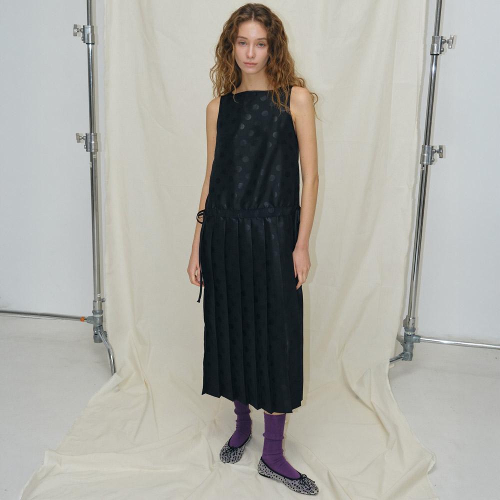 [10th] BIG DOT PLEATED MAXI DRESS / BLACK