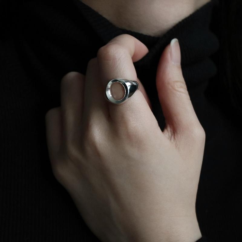 Colosseum Ring (콜로세움 원형 관통 인장 반지)