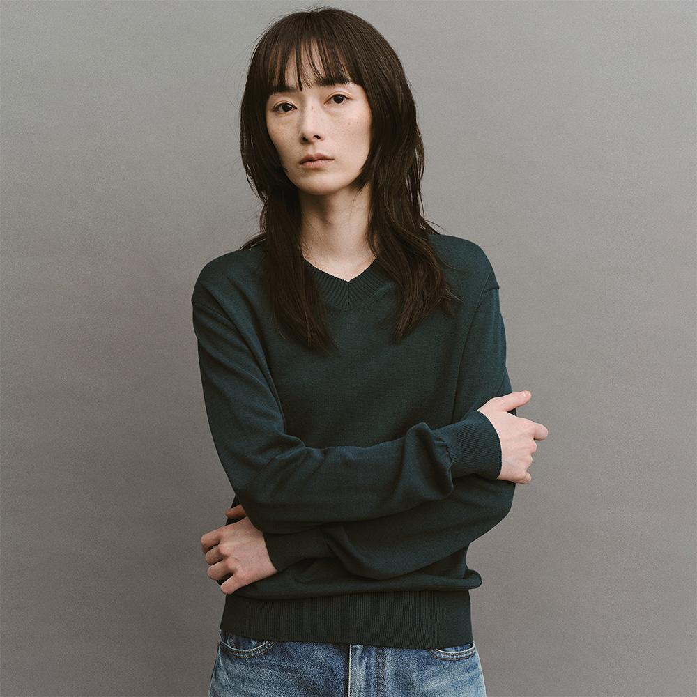 W. Current Silk V-neck Knit (Forest)