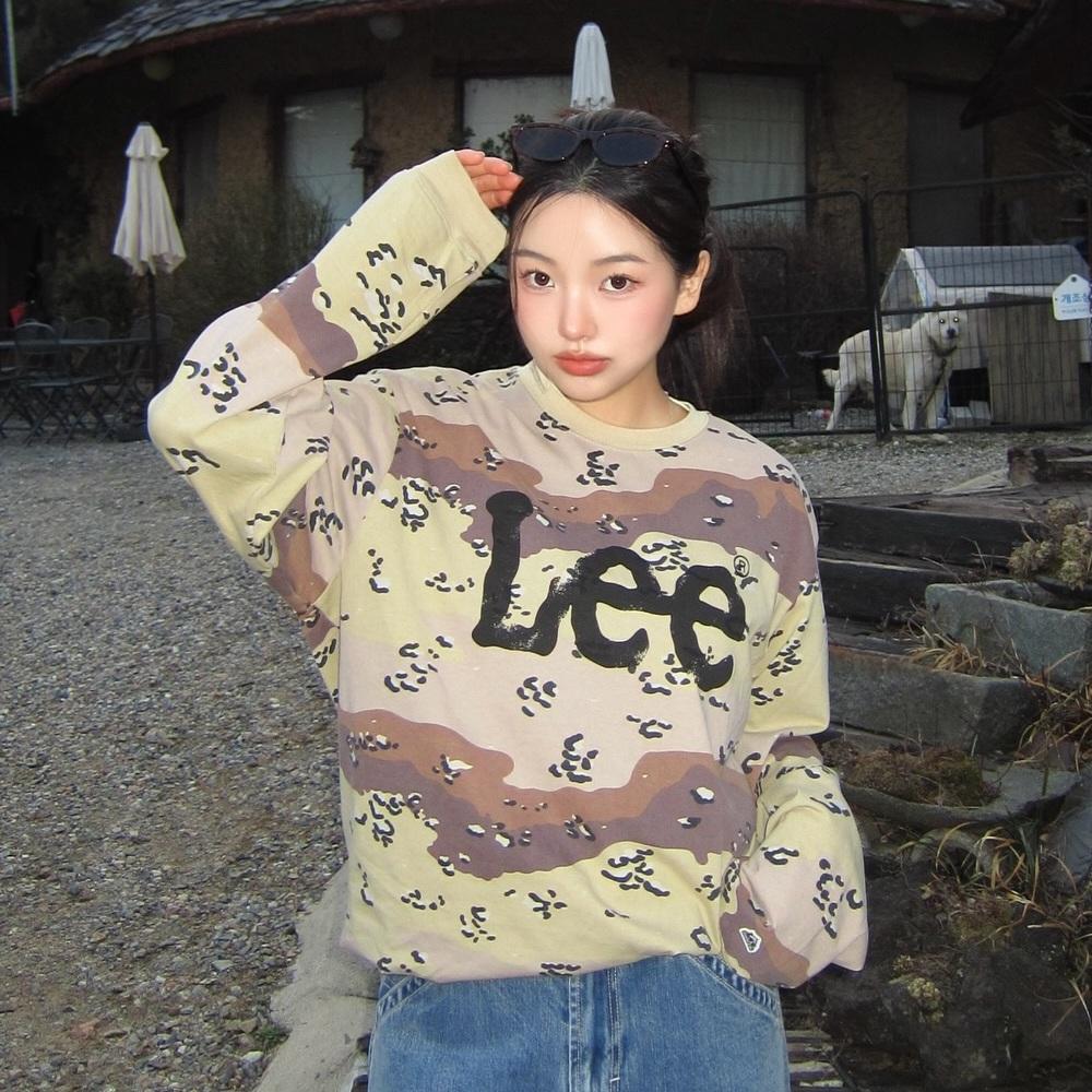 스프레이 로고 긴팔 티셔츠 카모플라쥬