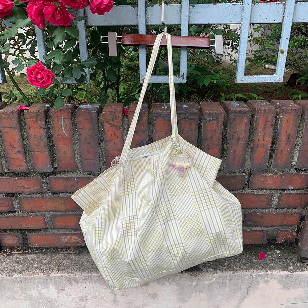 PATTERN LOGO SHOPPER YELLOW CHECK