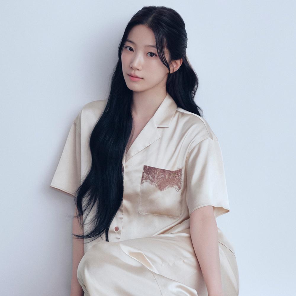 [르세라핌 착용] 새틴 레이스 셔츠 PWFT264221