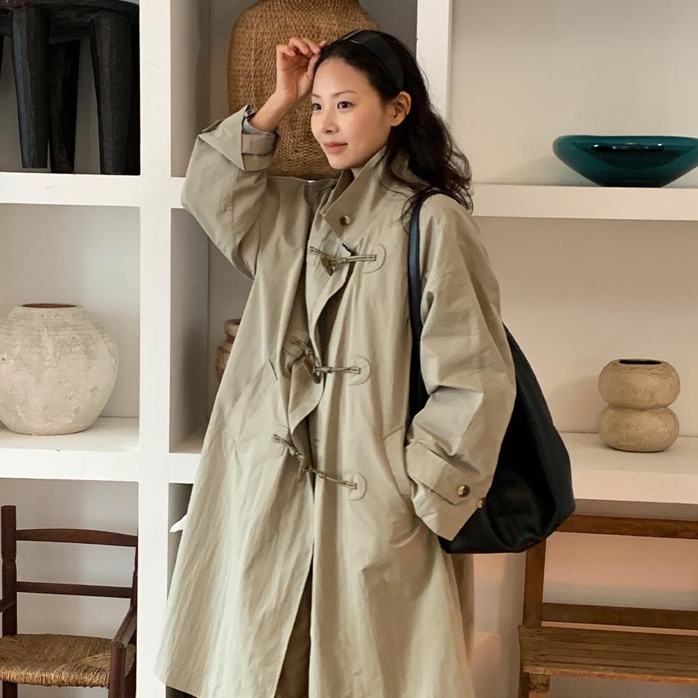 [29CM 단독] (루피타픽) WOMAN 토글 싱글 트렌치 코트 [BEIGE] / GF7LCT501