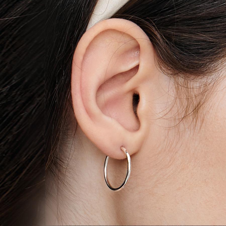 [정유미, 태연, 안소희, 이선빈, 이주명, ITZY류진 착용] light hoop earring