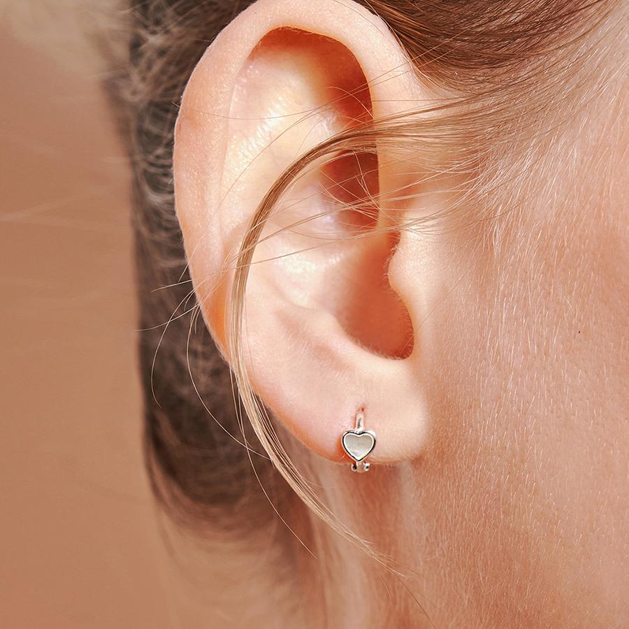 [한지민, 엔시티 위시 리쿠 착용][sv925] dear heart one-touch earring (white/black)