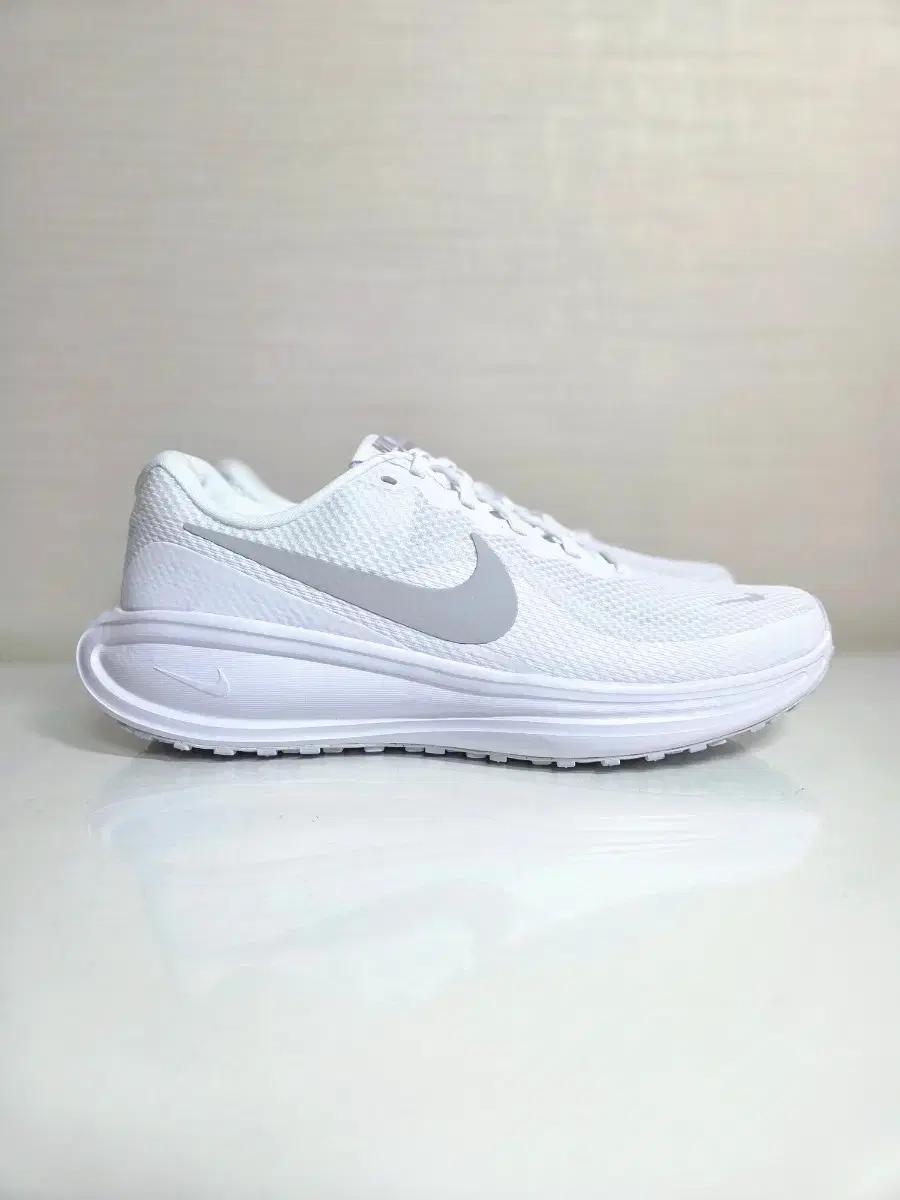 나이키 레볼루션 운동화 러닝화 플래티넘 화이트
