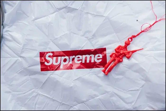 슈프림 낙하산 토이 supreme parachute toy 19fw