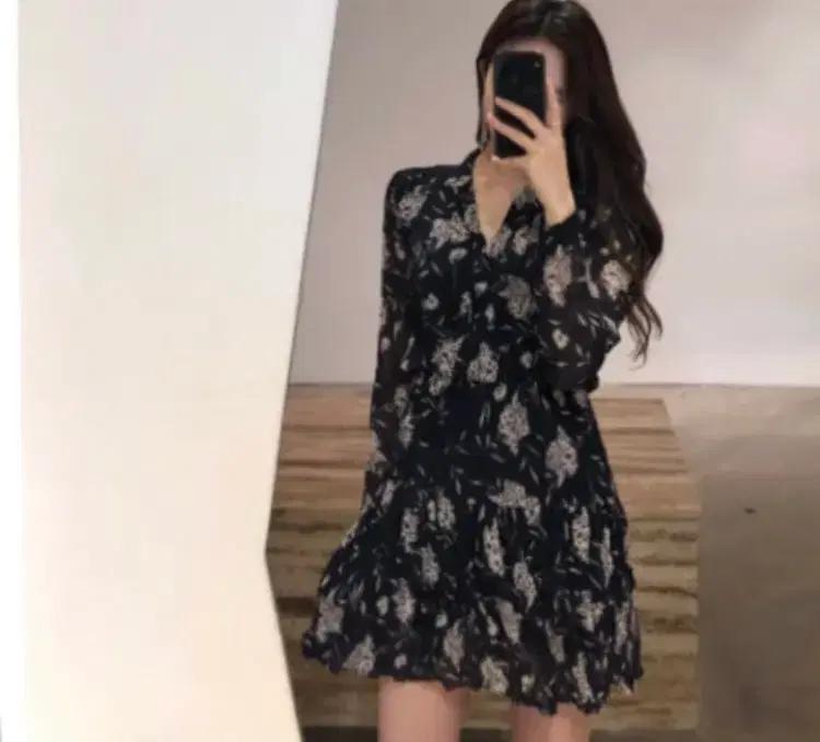 (새상품)오브제스 꽃무늬 플라워 쉬폰 브이넥 원피스 네이비