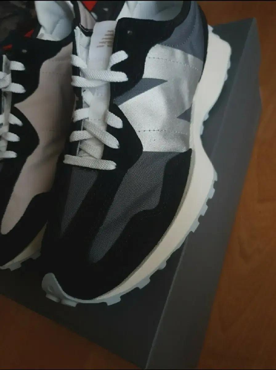 뉴발 뉴발란스 327 og 블랙 베이지 270사이즈