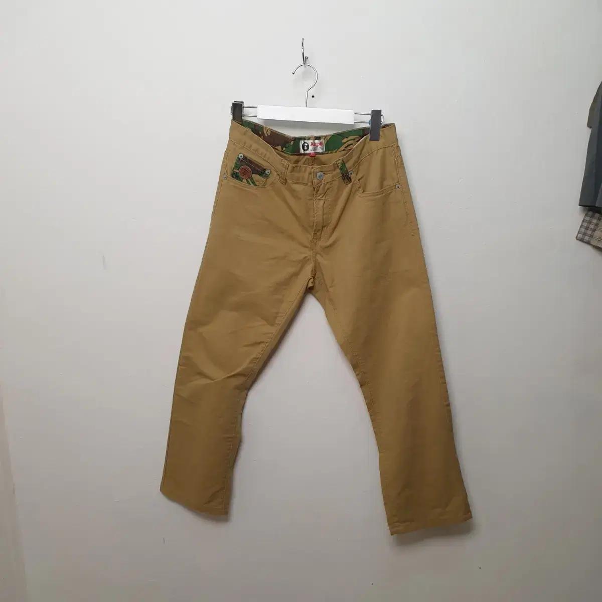 에이프 카멜 면바지