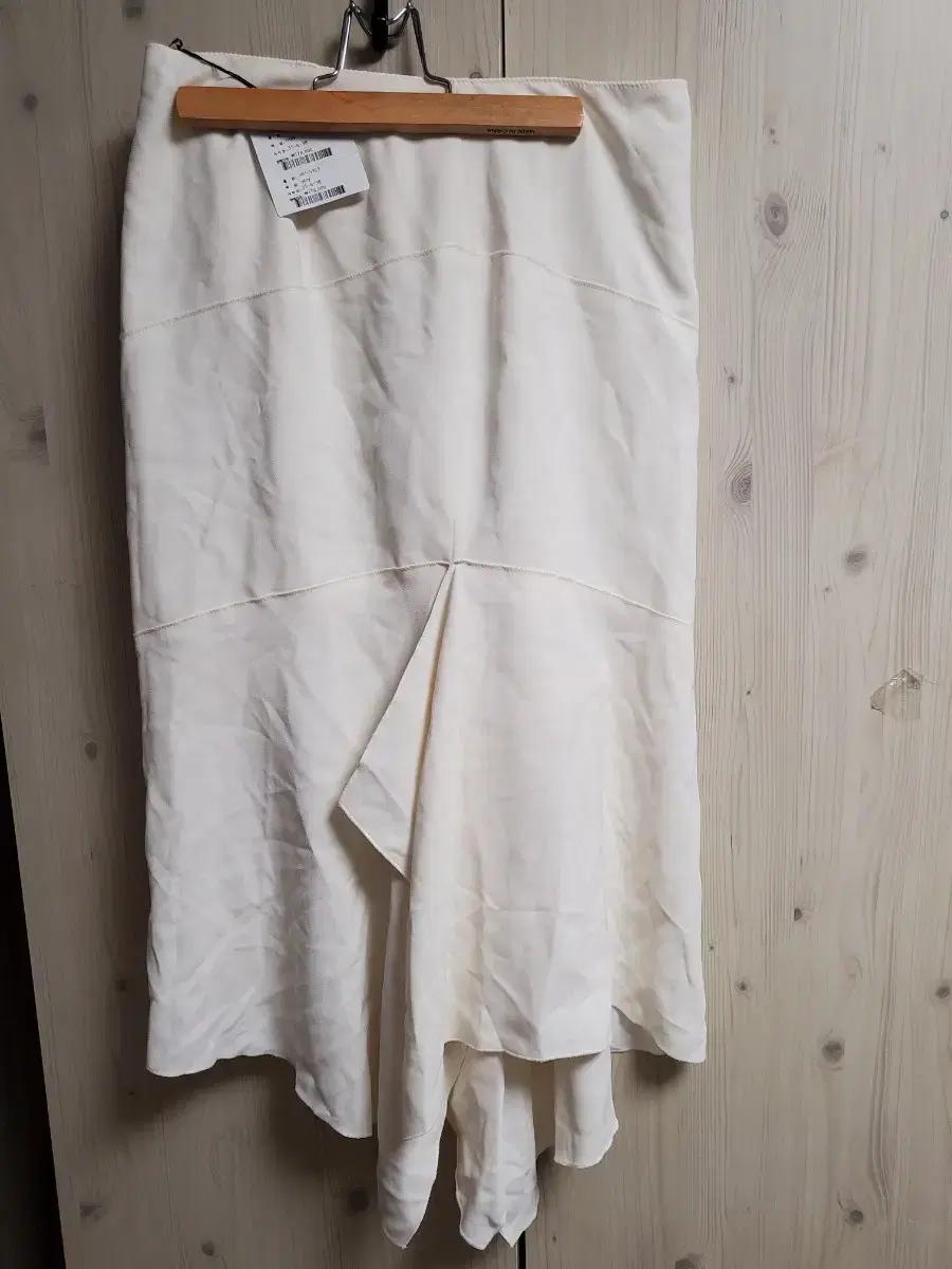 (반값이하판매)아이보리 언발 치마