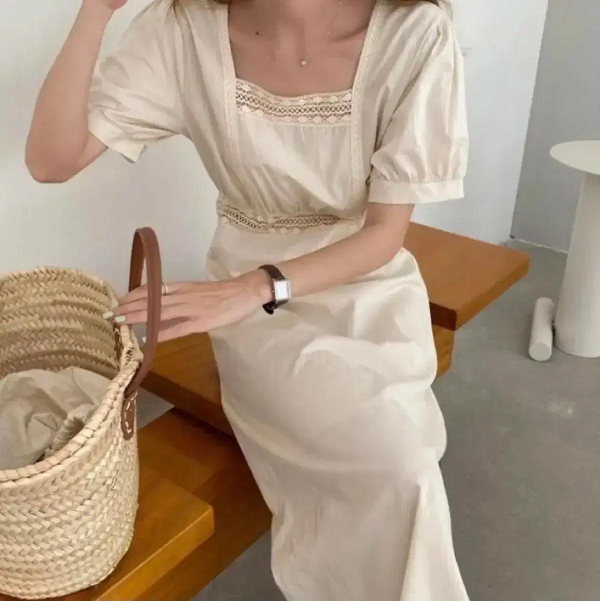 [새상품] 퍼프 자수레이스 스퀘어넥 롱 원피스 여름 휴양지룩