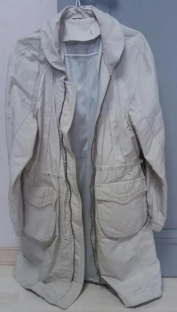 가벼운 점퍼스타일 트렌치코트