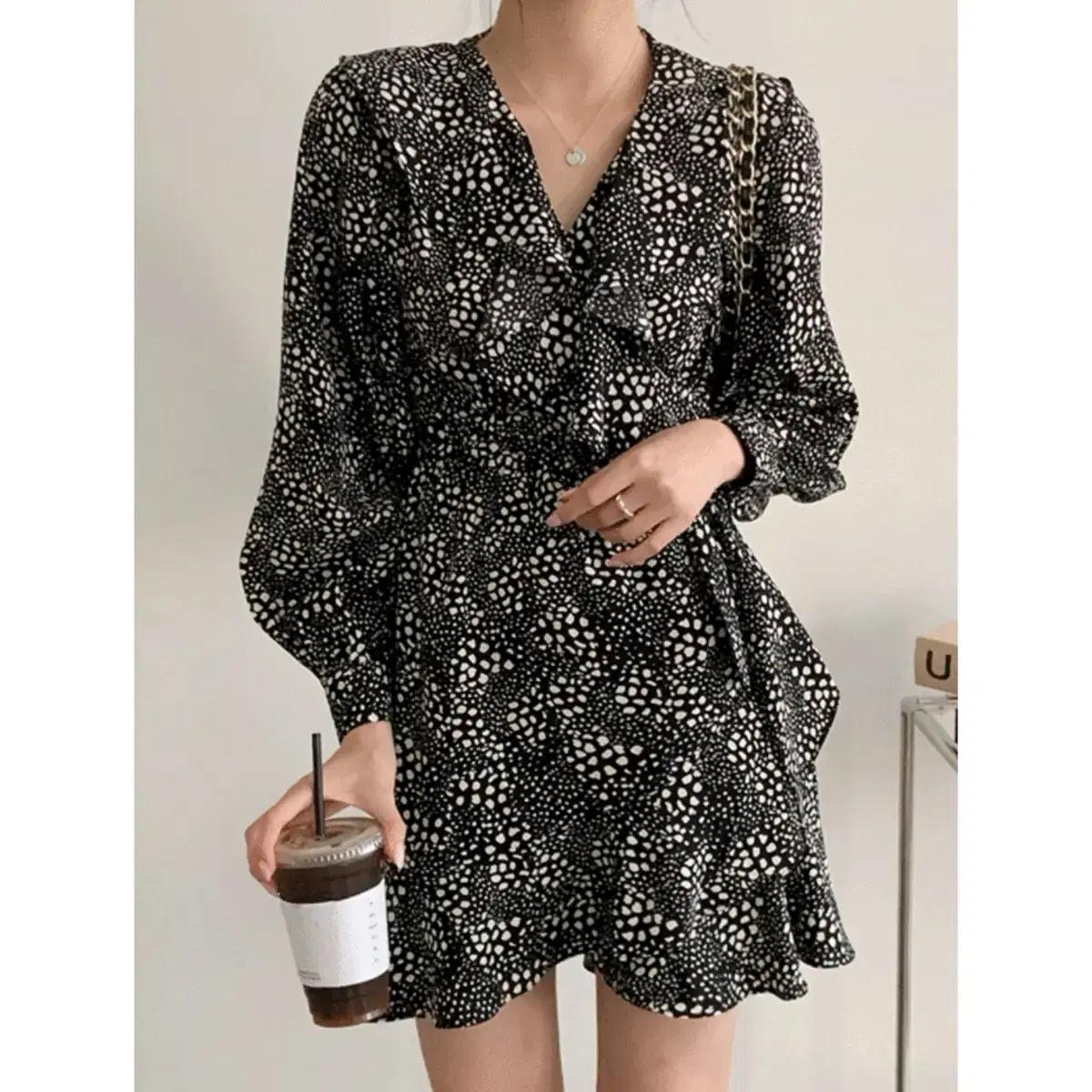 [봄/가을] 랩원피스 플라워패턴 데이트룩 하객룩 미니원피스 프릴원피스