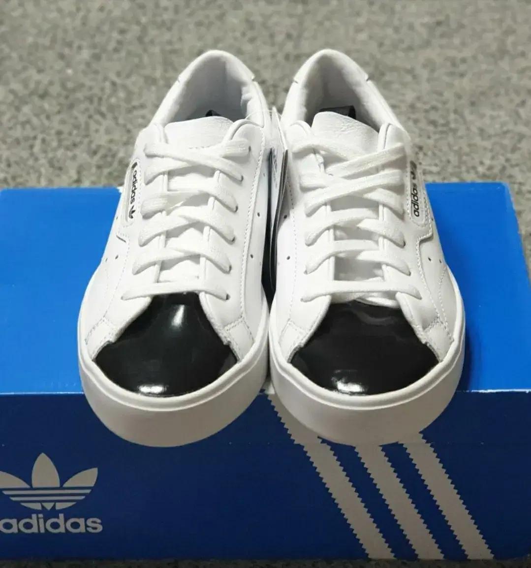 아디다스 스니커즈 캐주얼 운동화 사이즈 225