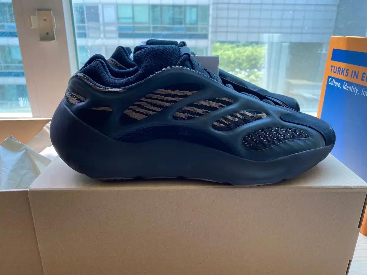 yeezy700 (이지700) V3 클렝이브라운 275