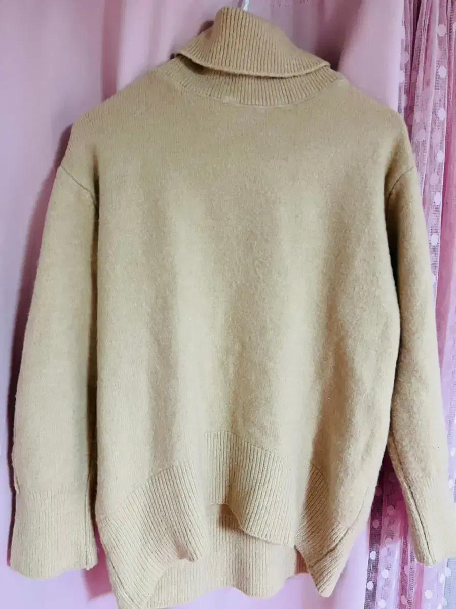 베이지 따뜻한 폴라 니트티(키작녀 원피스 가능)