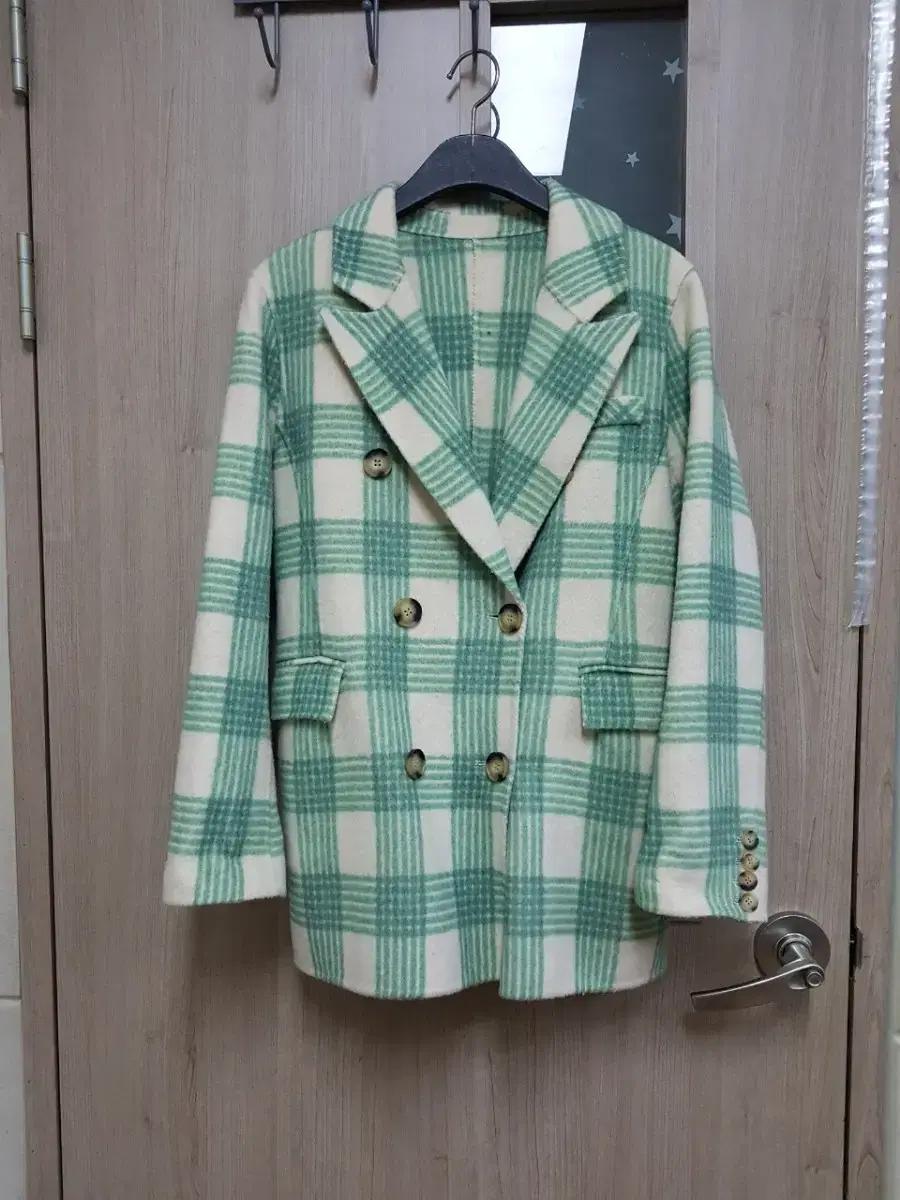 뷰메르 구매한 수입 체크 더블단추 양모 울코트 66