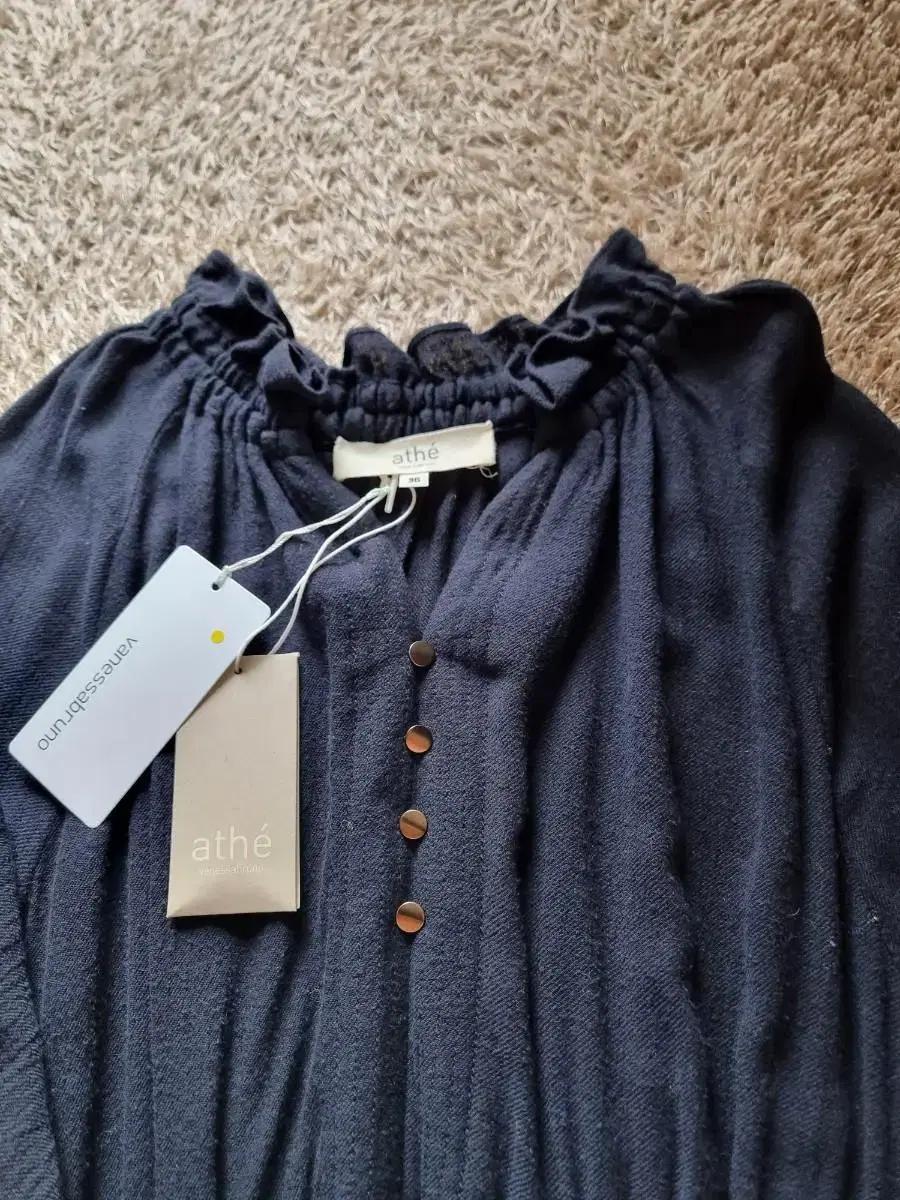 #아떼바네사브루노  봄 가을원피스 athe(새상품)텍 예비단추유