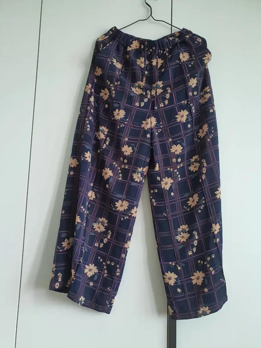 써스데이아일랜드 쉬폰 와이드 팬츠 85S사이즈 새상품