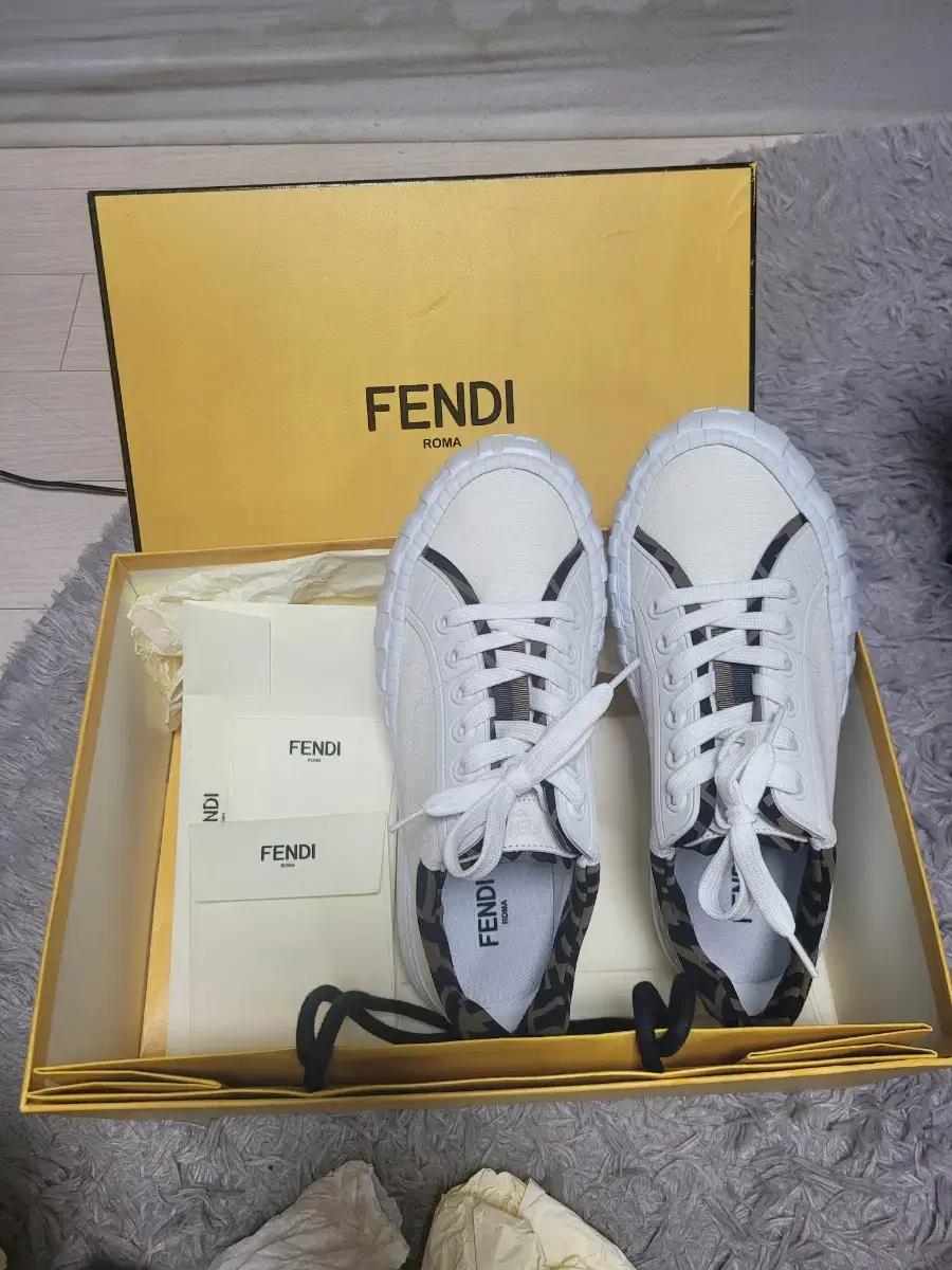 (정품) 새상품 FENDI 펜디 스니커즈 37사이즈