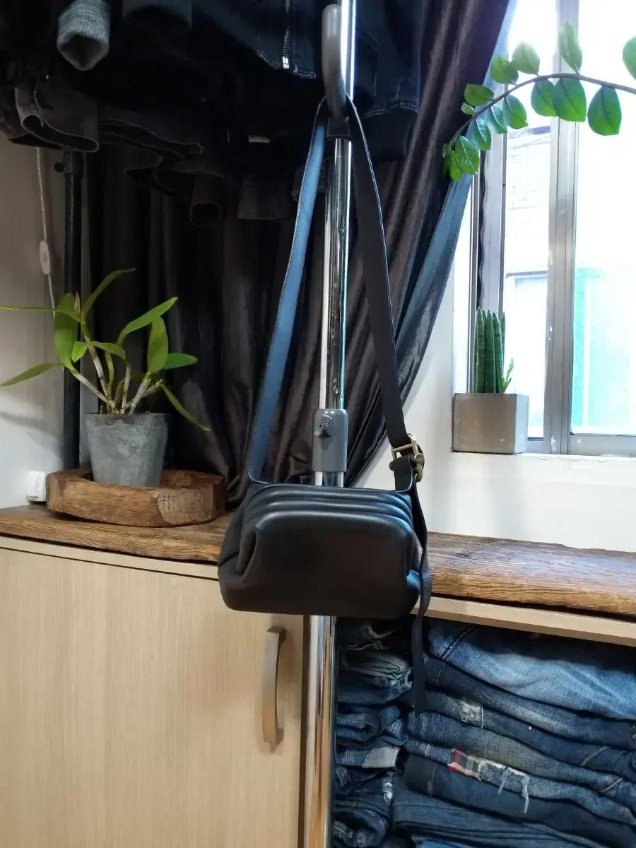 OSOI 가죽 크로스백