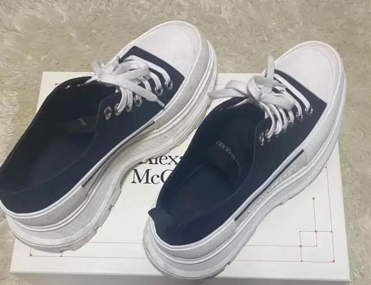 [290] 44size 알렉산더맥퀸 트레드 슬릭 스니커즈 검정