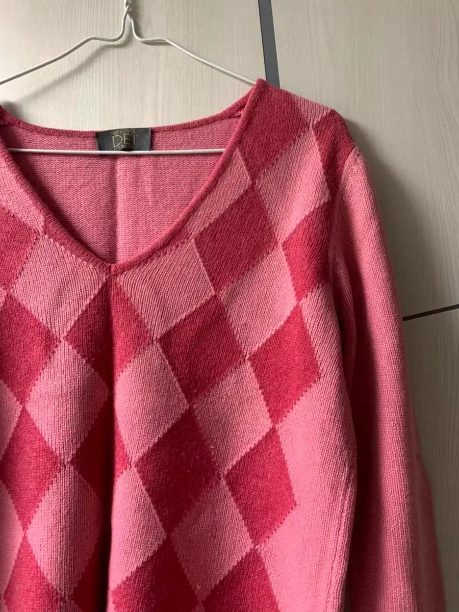 택포) 봄웜추천 빈티지 핑크 아가일 브이넥 니트