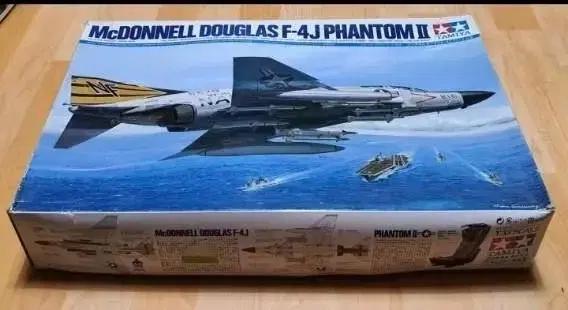 McDonnel Douglas F-4J Phantom II