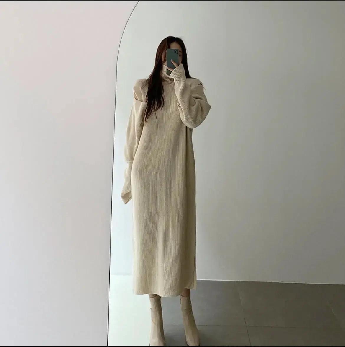 매너티 터틀넥 울 여성 롱 니트 원피스 아이보리