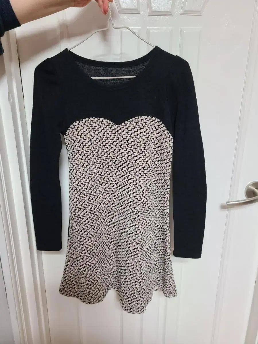 블랙 미니원피스 라운드넥 원피스 (사이즈 S) 새옷 파티룩