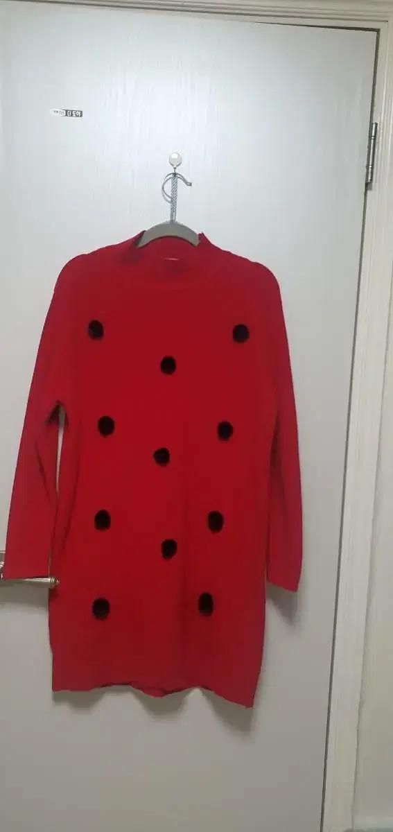 고급스러운 밍크 니트톡톡하고 따뜻한 새 원피스입니다