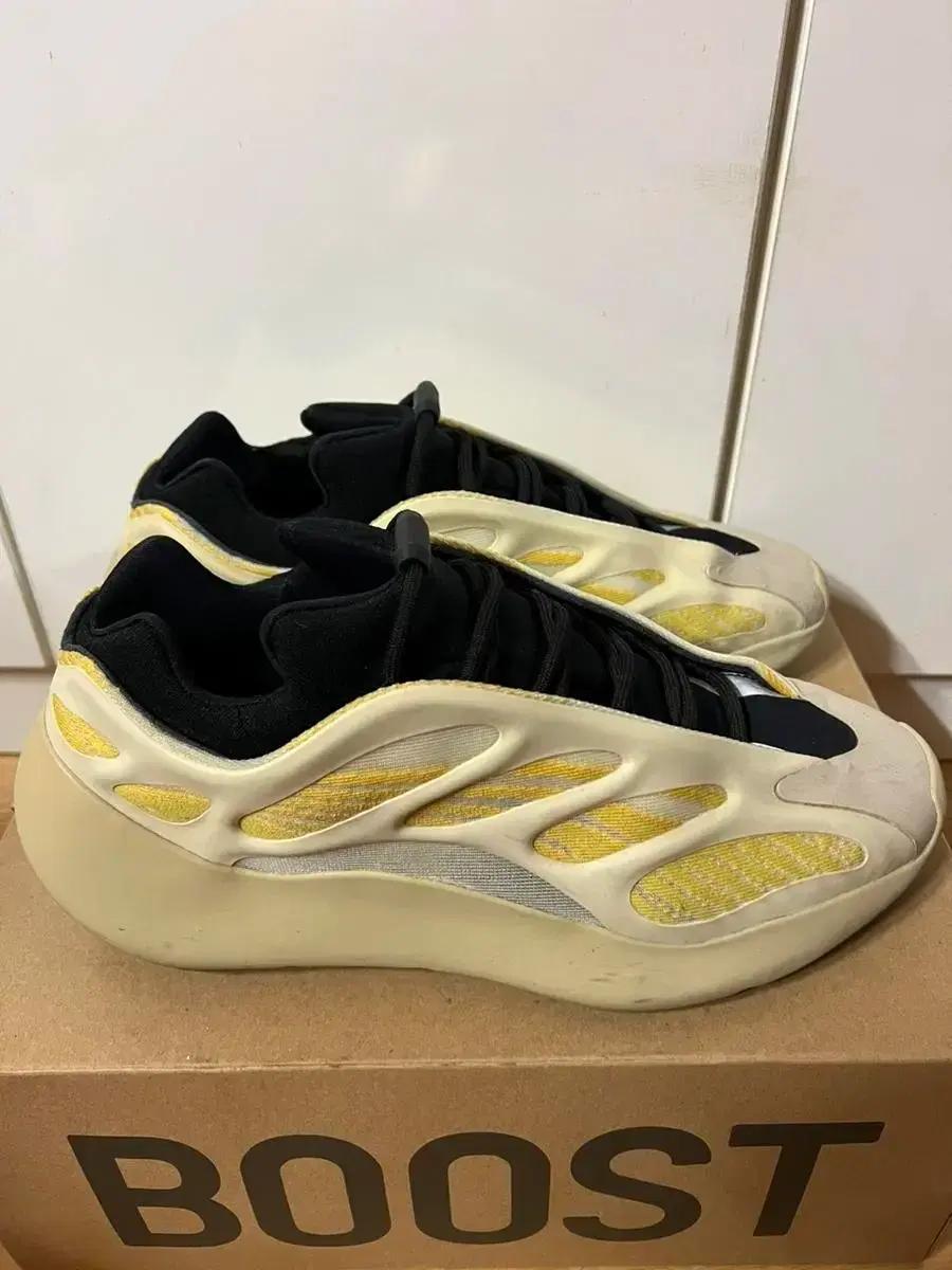 이지700 사플라워 yeezy700safflower 사이즈280