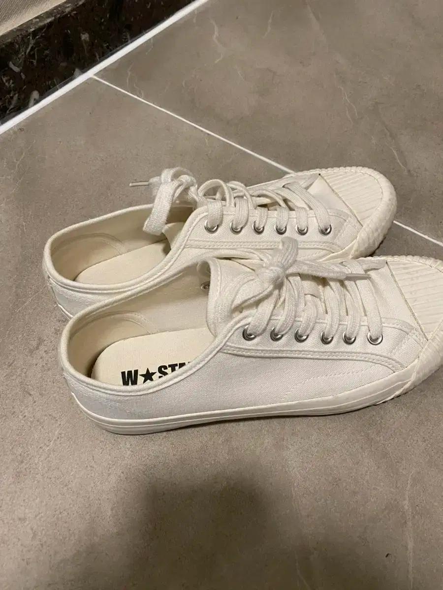 남자 흰색 운동화 스니커즈