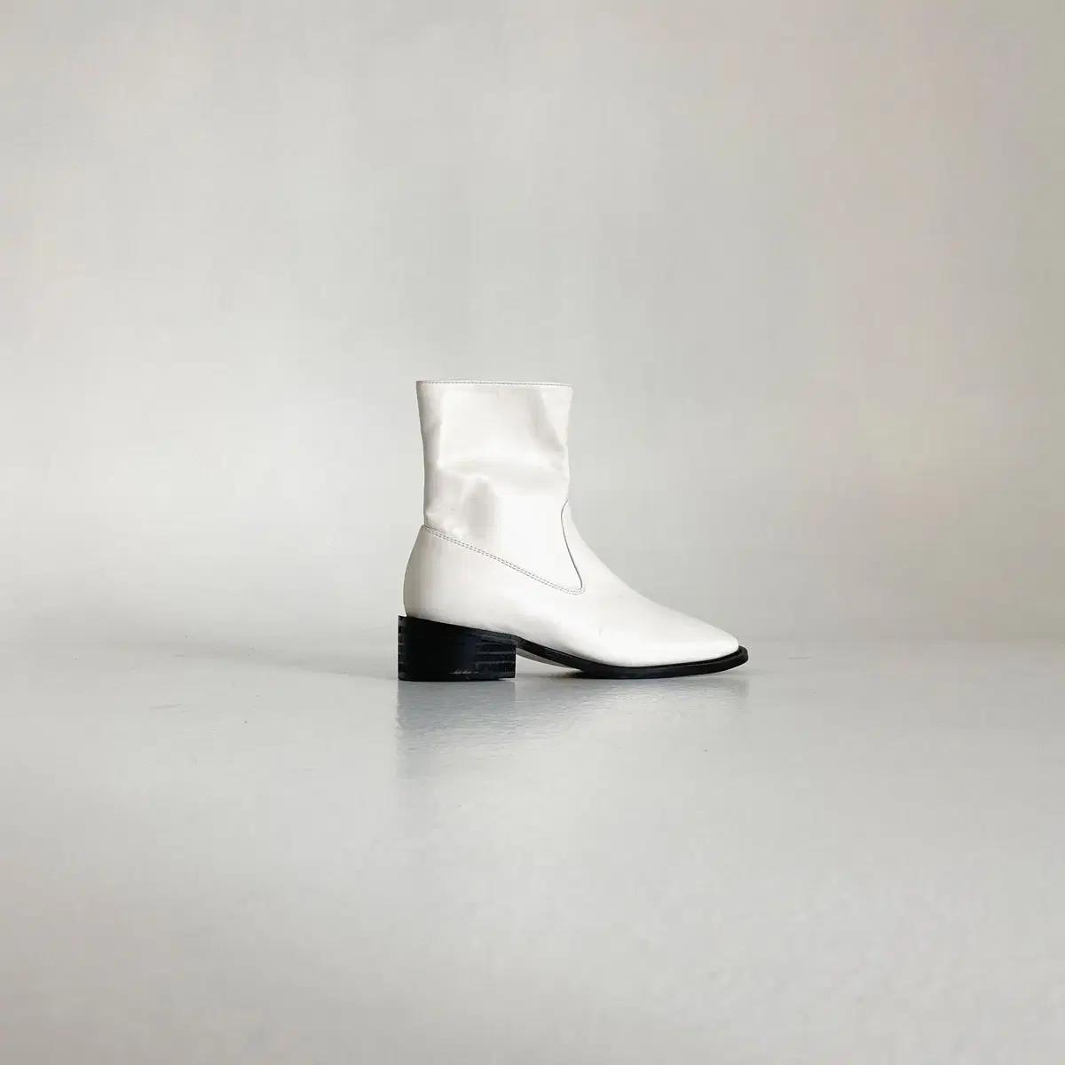 #711. 데일리 4cm 앵클부츠 235 화이트
