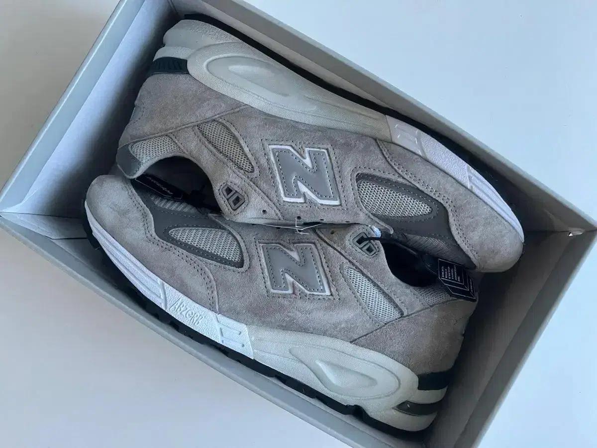뉴발란스 990 v2 grey 2021 270