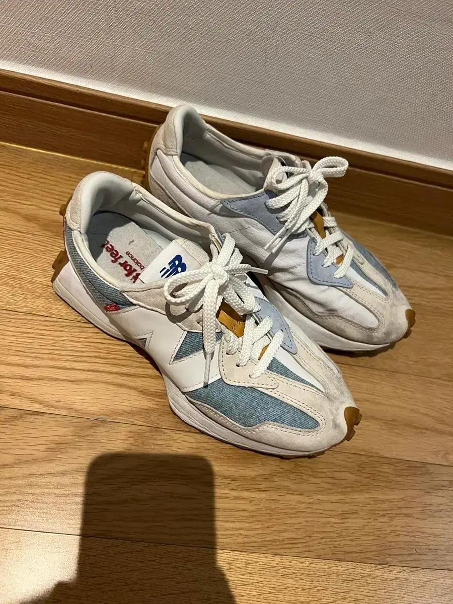 뉴발란스327 리바이스콜라보 (245사이즈)