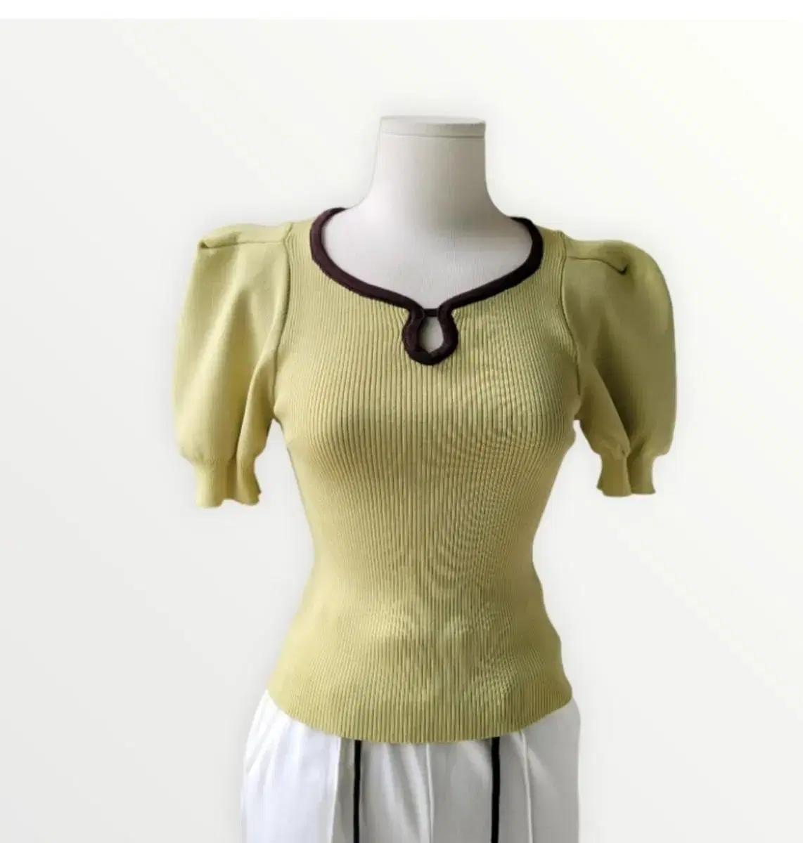 배색스퀘어골지니트 퍼프반소매슬림핏니트티셔츠 유니크한디자인구멍니트