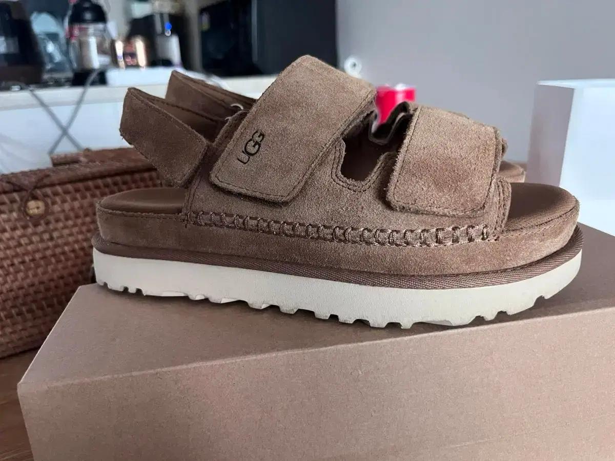 UGG샌들