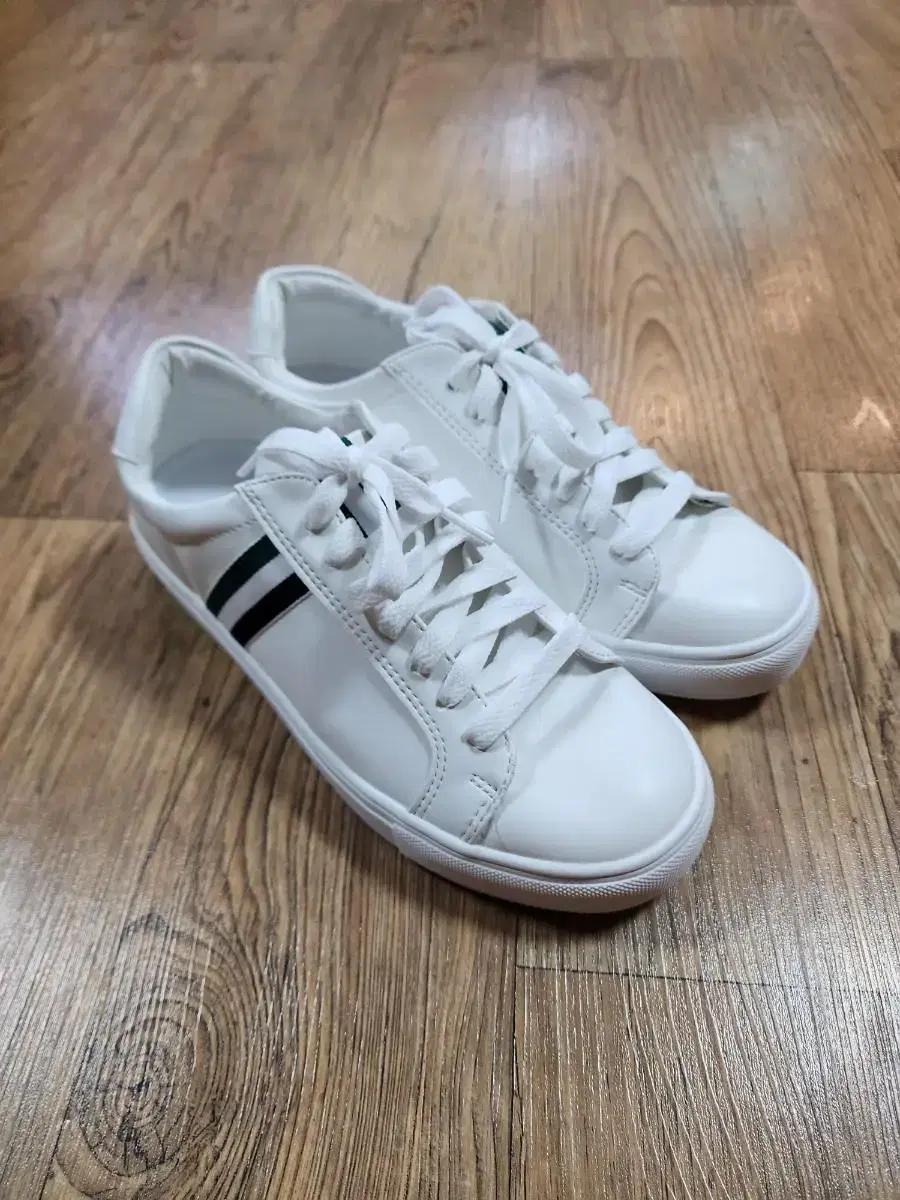 흰색 깔끔한 키높이스니커즈 남성운동화 3.5cm