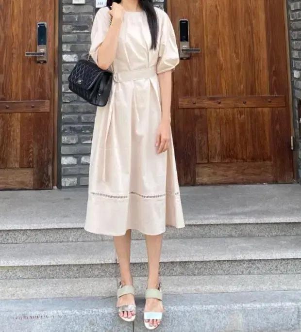 새제품 티아로아 소매 퍼프 원피스 베이지 SJSJ마인한섬시스템