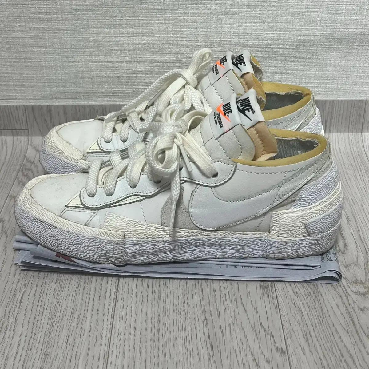 나이키 x 사카이 블레이저 로우 화이트 페이턴트 레더