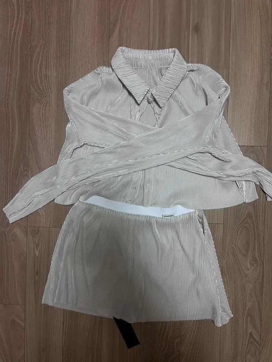 쓰리타임즈 글로시 플리츠 세트