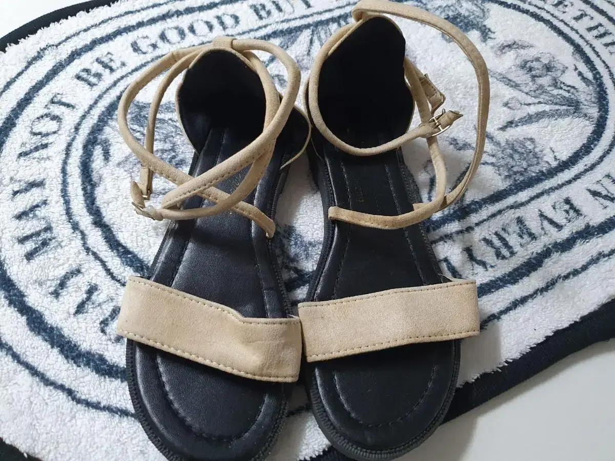 발편한 베이지색스트랩샌들 섹시한 스트랩신발 여자샌들 여성샌들 베이지색신발