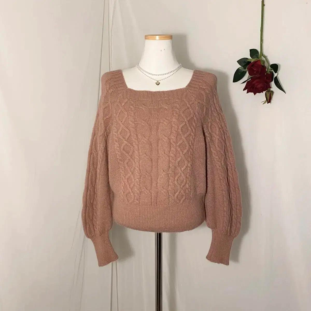 베이비핑크 스퀘어넥 퍼프소매 긴팔 니트