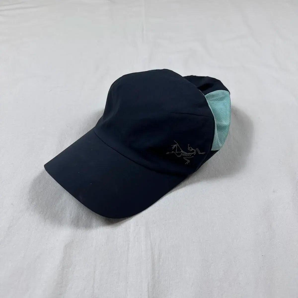아크테릭스 arcteryx 로고 칼버스 스트랩 캡 모자