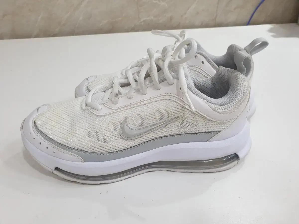 나이키 에어맥스ap 화이트퓨어 240