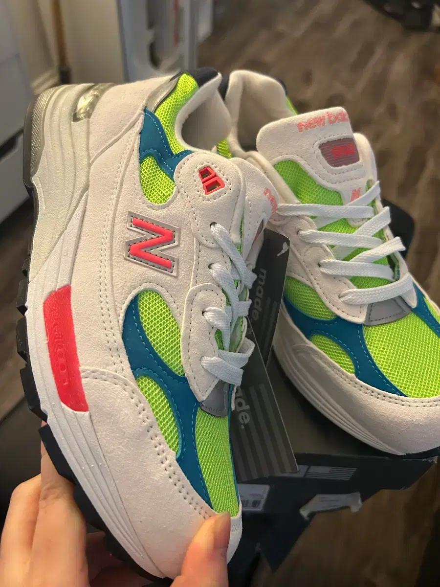 260 뉴발란스 992 메이드 인 USA 화이트 네온 정품