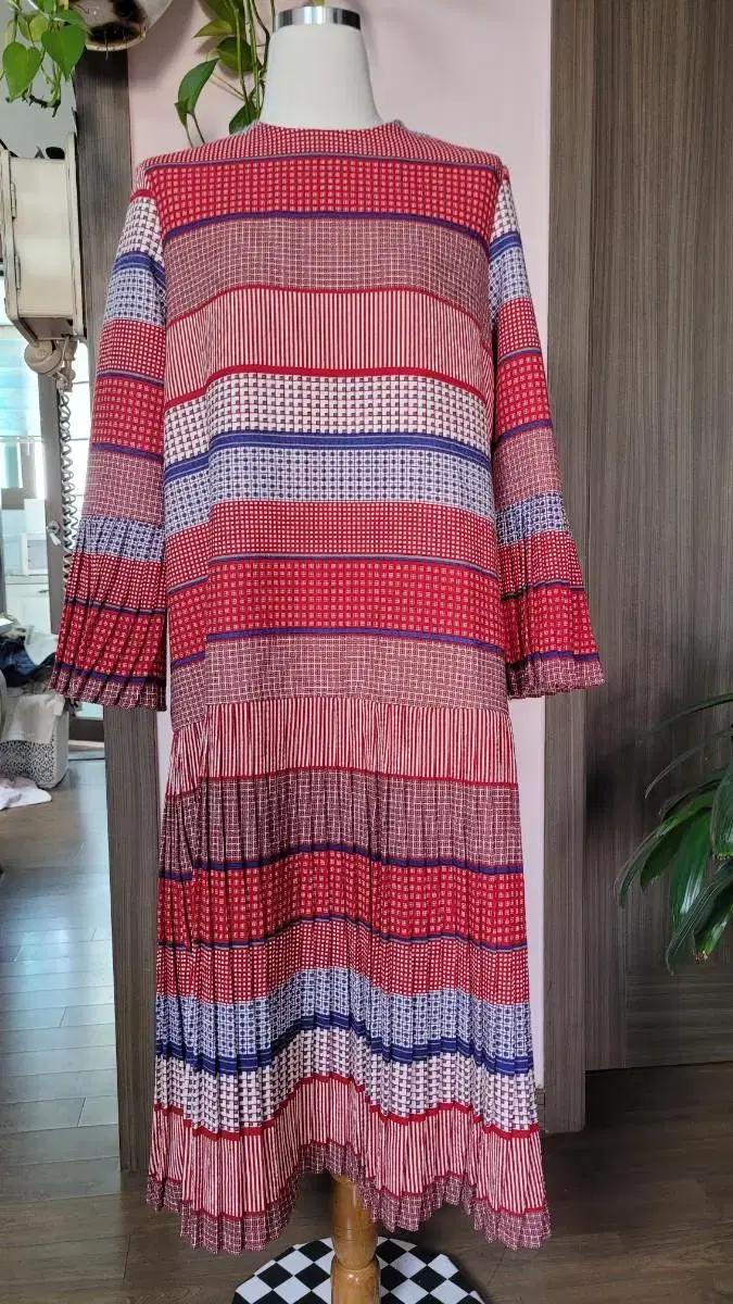 패턴이 이쁜 아코디언 주름 모직원피스 롱원피스