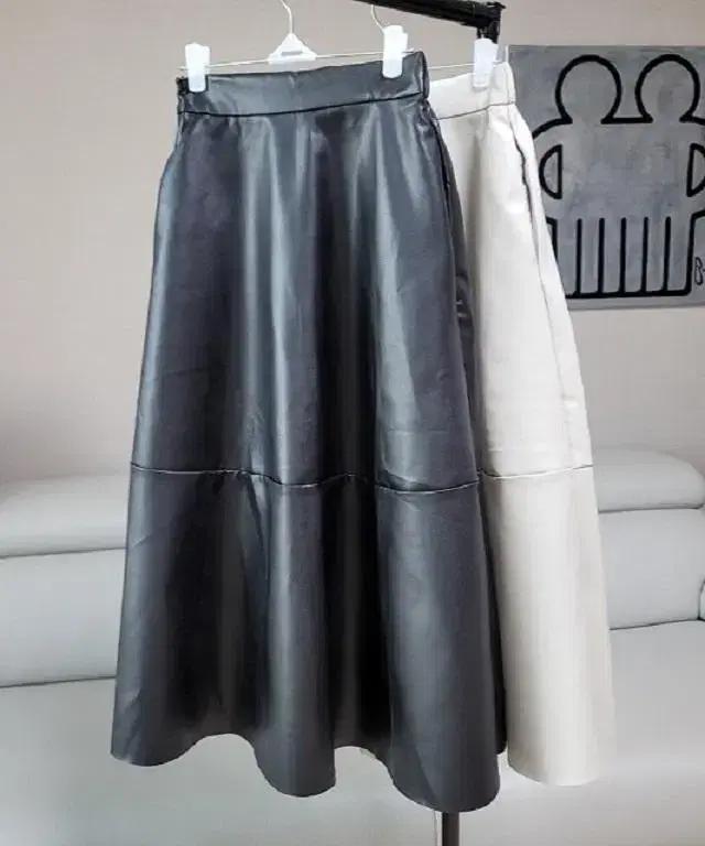 뒷밴딩가죽플레어미디롱스커트 하이웨스트레더롱치마 연베이지 간절기여성스커트